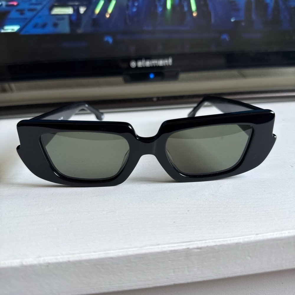 Le Specs Black Sunglasses - Picture 2 of 4